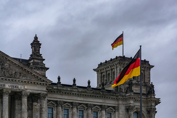 Obraz premium Reichstag building (Bundestag, the German Parliament) in a cloudly day - Berlin, Germany