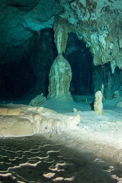 Stalagnat stalagmite column, limestone cave under water, limestone terraces, Dos Ojos Cenote cave system, Tulum, Mexico, Central America