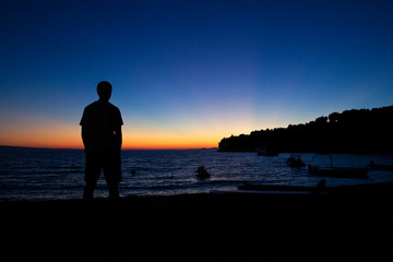 Fototapeta premium silhouette of man at sunset