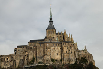 Fototapeta na wymiar France Le Mont-Saint-Michel architecture religieuse