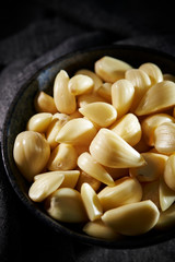 Fresh peeled garlic 