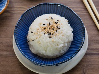 흰밥과 시금치와 단무지 