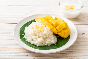 mango with sticky rice