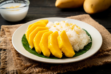 mango with sticky rice