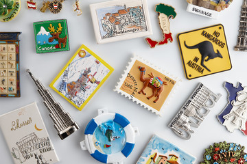 Magnet souvenirs on white refrigerator - obrazy, fototapety, plakaty