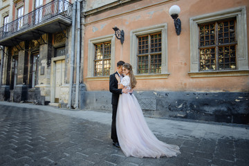 Obraz premium Portrait of in love young couple in town