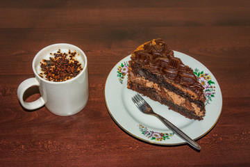 Milk with coffee and chocolate tart