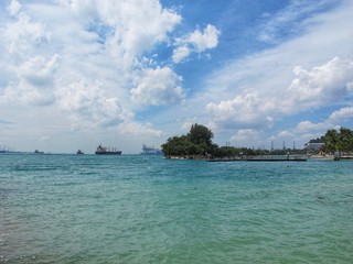 Obraz premium View from the high angle of the sky ,Ship, Sea liner in the bay between Singapore and Sentosa island