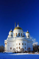Fototapeta na wymiar Ancient Orthodox church in the snow