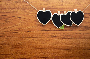  Heart shape chalkboards, blackboard clipped with Hemd rope on wooden background.