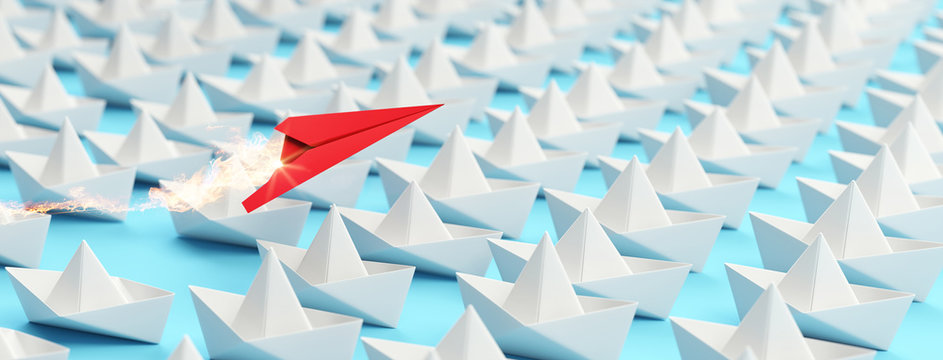 Papierflieger &uuml;ber Papierschiffchen als Erfolg Konzept