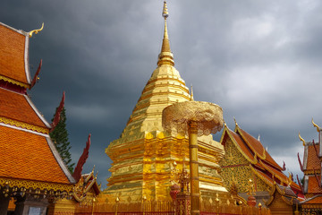 Fototapeta premium Wat Doi Suthep golden stupa, Chiang Mai, Thailand