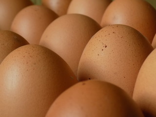 Huevos en hileras diagonales