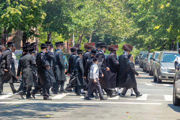 Orthodox Jews Wearing Special Clothes on Shabbat, in Williamsburg, Brooklyn, New York - obrazy, fototapety, plakaty