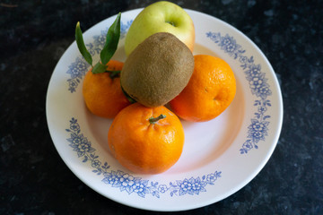Kiwi, apple and tangerines