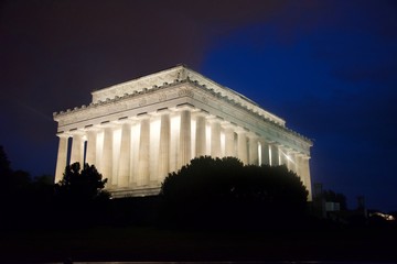 Obraz premium lincoln memorial at night in washington dc