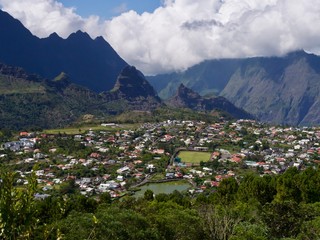 Fototapeta na wymiar Ville de Cilaos, cirque de Cilaos, La Réunion