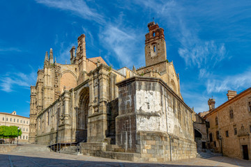 Fototapeta na wymiar old and new Cathedral of Plasencia, Spain