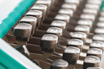 Obraz premium macchina da scrivere Olivetti Studio 45 fondo bianco