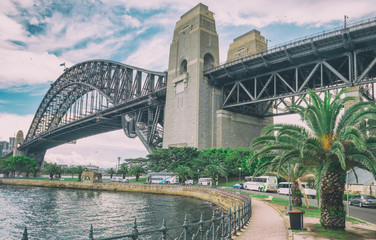 Naklejka premium SYDNEY, AUSTRALIA - NOVEMBER 6, 2015: Harbor Bridge as seen from Kirribilli. The city attracts 20 million people annually