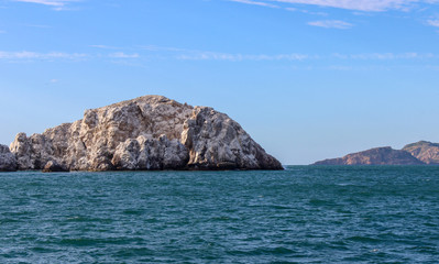 Naklejka premium Rocks at the coast of the Pacific Ocean