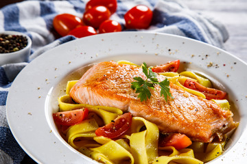 Pasta with grilled salmon and vegetables