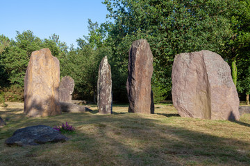 Menhirs et mégalithes - site mégalithique de Monteneuf en Bretagne