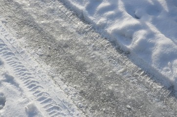 Glatteis - Vereiste Straßen im Winter 