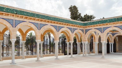 On the territory of the ancient Muslim cemetery of Sidi El Mezri, in the city of Monastir, in its western part rises the mausoleum of Bourguiba - the first president of Tunisia.