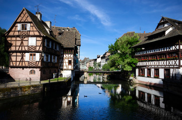 Fototapeta na wymiar Traditional houses at both sides of the canal at Strasbourg, France