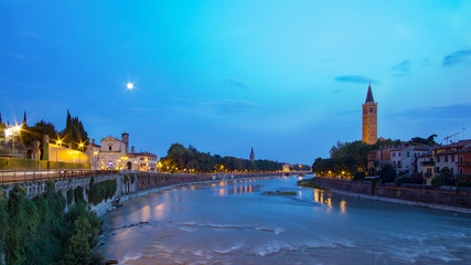 Etsch der Fluss durch Verona