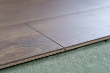 Laying laminate in the apartment