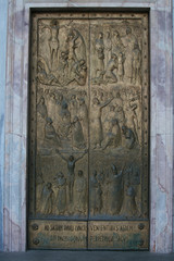 Basilica di San Paolo fuori le mura, Roma. Porta scolpita