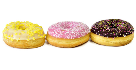 bunte donoughts vor weißem hintergrund