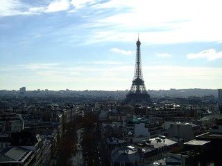 凱旋門から見たフランス・パリの街並みとエッフェル塔