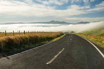 Carretera con nubes