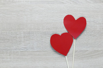 Obraz premium Red Heart paper on the wooden floor and have copy space.