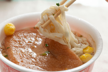 きつねうどんの即席麺