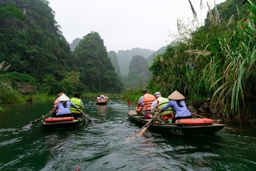 Fototapeta premium Beautiful landscape with rocks and rice fields in Ninh Binh and Tam Coc in Vietnam.