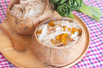 GLUTINOUS RICE ROASTED IN COCONUT or Sticky rice soaked in coconut milk