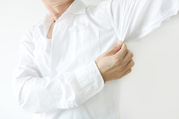 Men wear white sleeves, arms are covered with armpits, Sweat are unclean and unclean. Health care concept