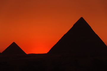 Fototapeta na wymiar 夕暮れのピラミッド