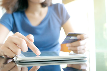 Fototapeta premium women modern lifestyle she sat in the living room on sofa , using his tablet pc and holding credit card her online To buy product in the internet