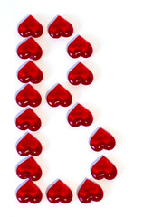 буква B на белом фоне из красных сердец