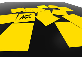 Notizzettel auf schwarzem Tisch Pause