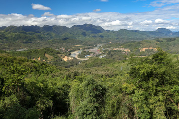 Obraz premium Green Valley covered with lush green forests and Mekong river near Luang Prabang in northern Laos