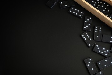 Obraz premium Domino on black background