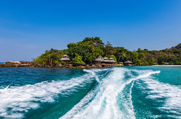 Speed boat engine and spreading water