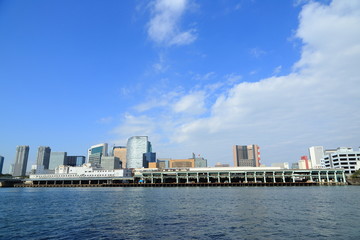 Fototapeta premium 再開発される築地市場と隅田川の風景