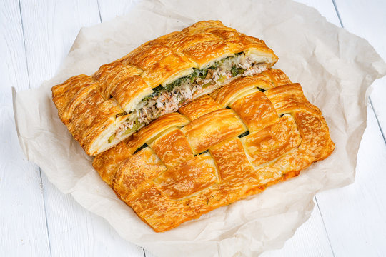 Pie spicy with chicken, mushrooms and cheese.